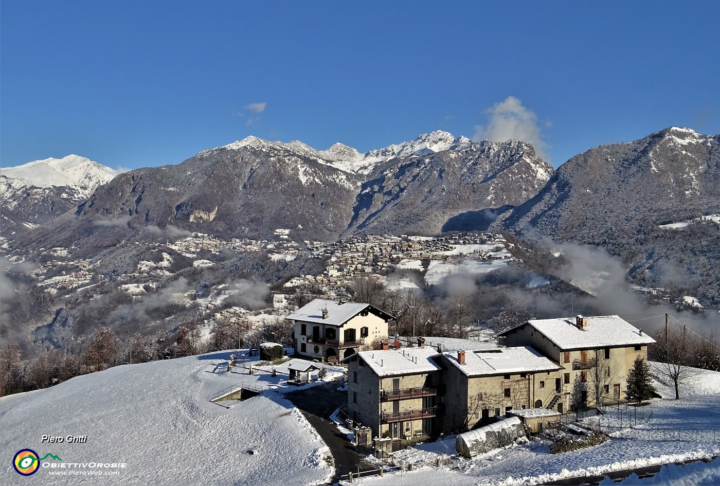 33 Dal centro di Miragolo S. Salvatore altra bella vista sulla Val Serina.JPG